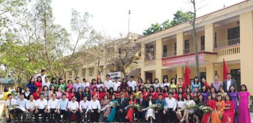 lưu niệm sân trường.png