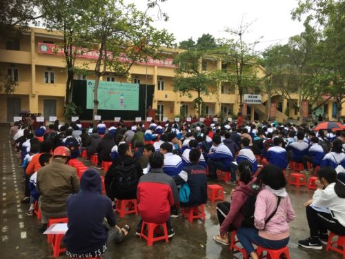 khai mạc sân trường.png