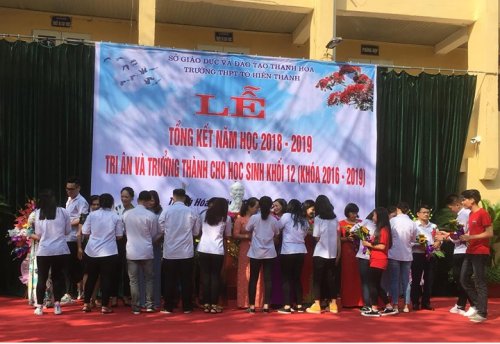 tri ân 2 cài hoa.png
