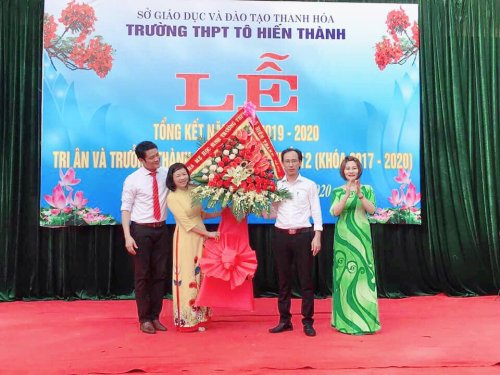 bìa bế giảng.jpg