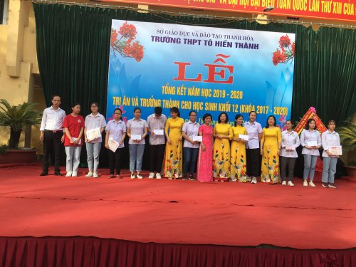trao thưởng.jpg