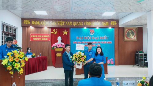tặng hoa.png