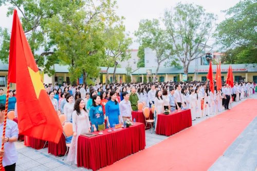 Chào cờ.jpg