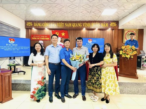 chúc mừng 2.jpg